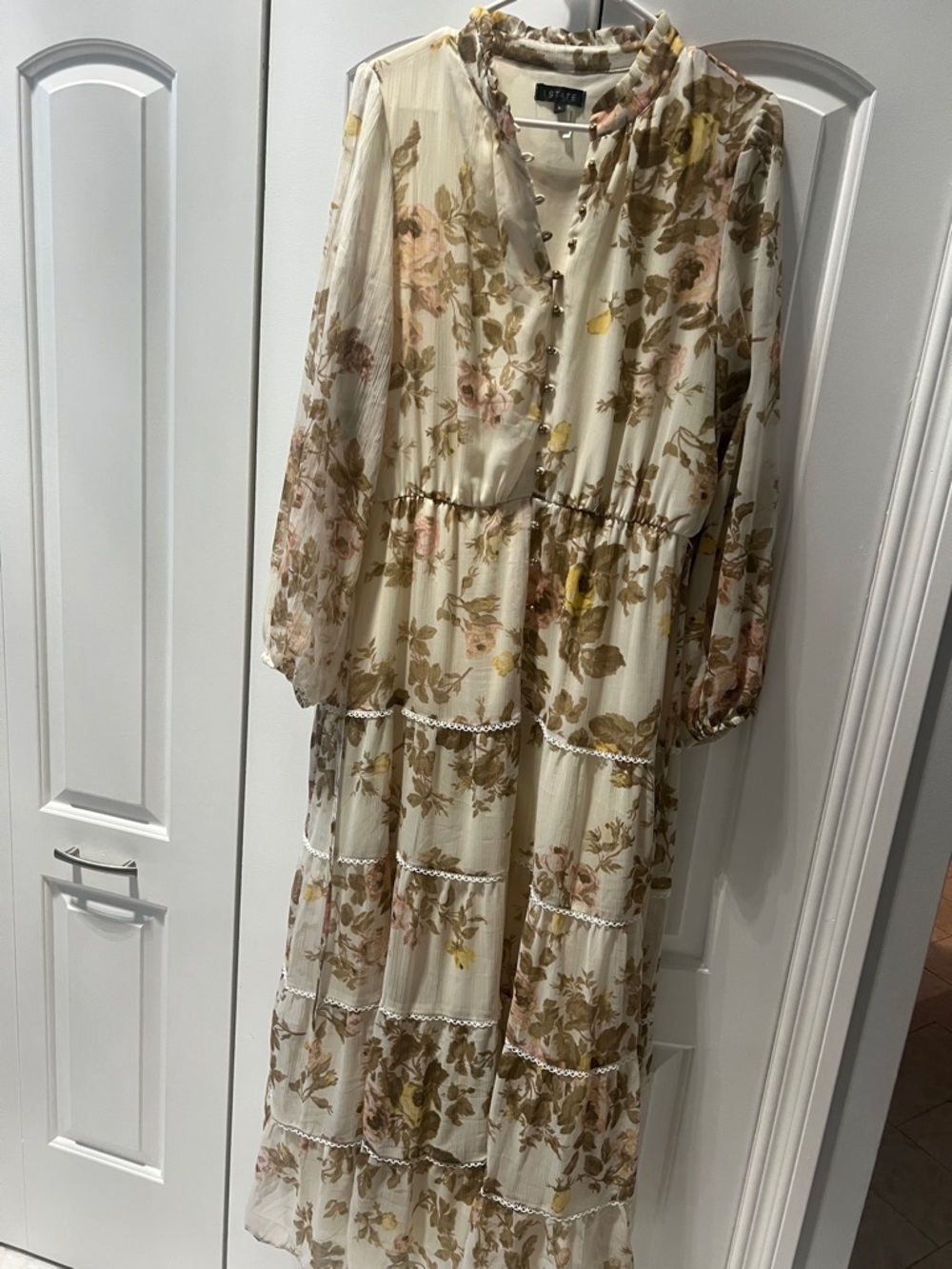 Boho Floral Cream Tiered Maxi Dress - Picture 4 of 4